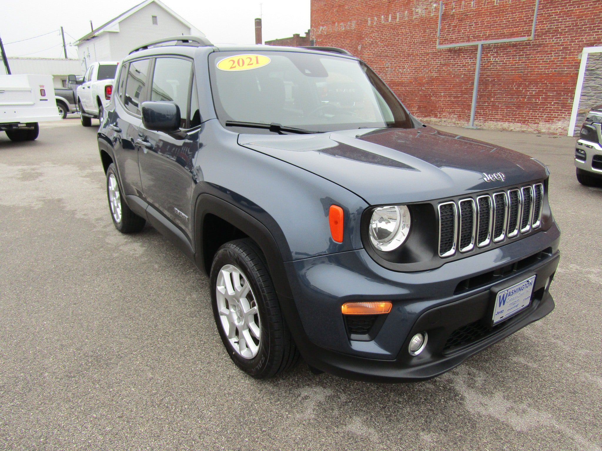 Used 2021 Jeep Renegade Latitude w/ Convenience Group AWD/4WD image 1