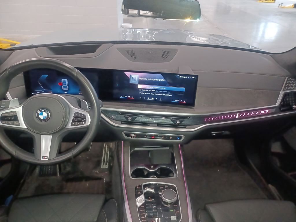 Certified 2025 BMW X7 xDrive40i w/ M Sport Package image 24