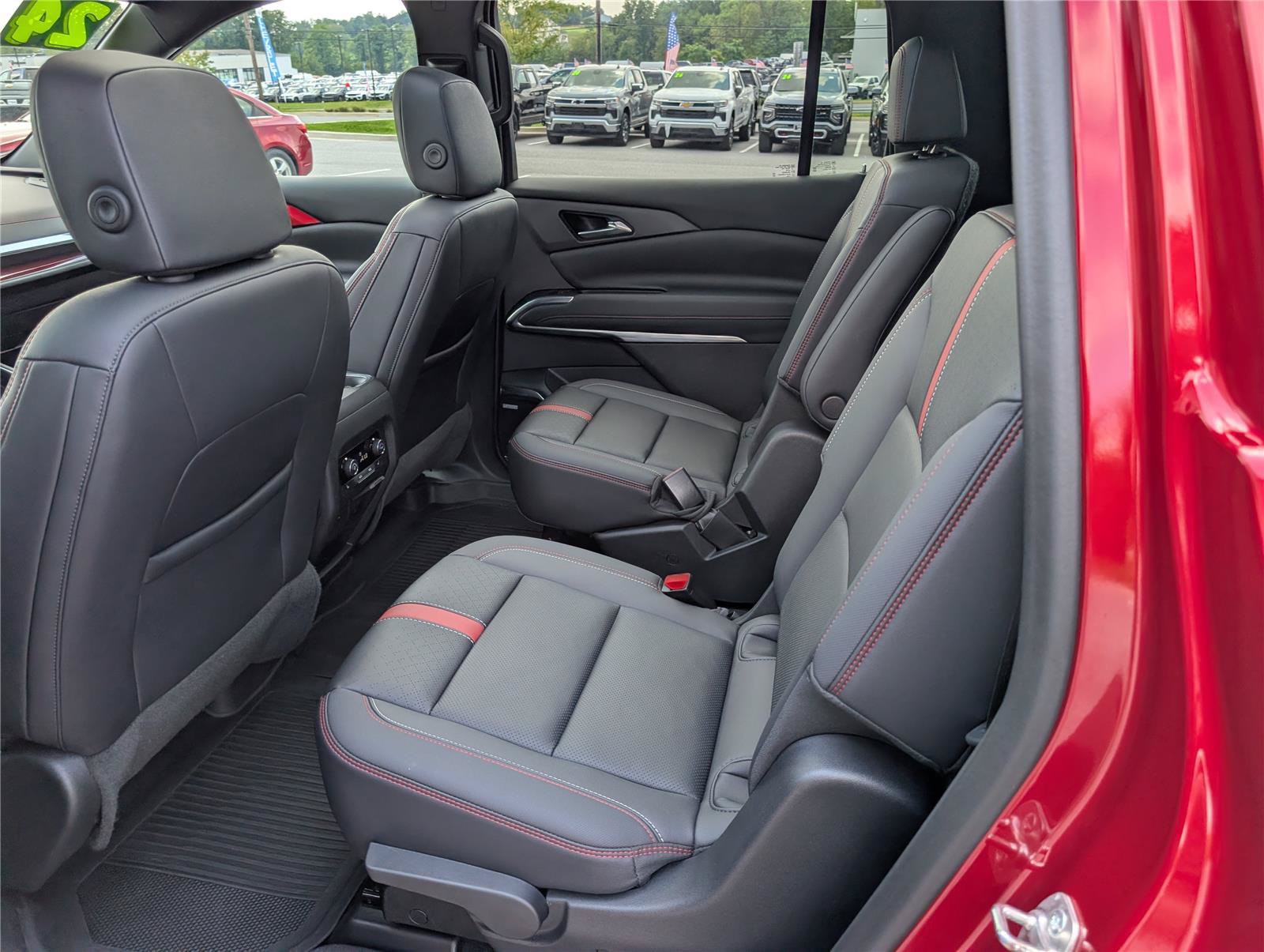 Used 2024 Chevrolet Traverse RS w/ LPO, Floor Liner Package AWD/4WD image 17