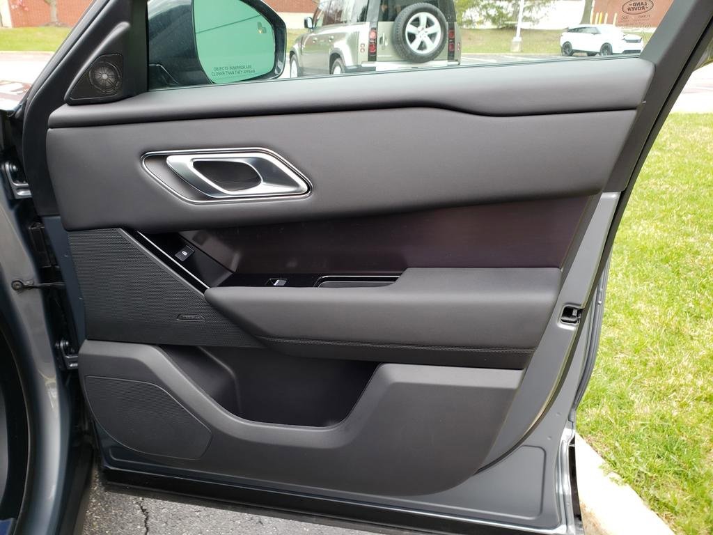 New 2026 Land Rover Range Rover Velar Dynamic SE image 18