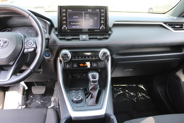 Used 2021 Toyota RAV4 SE w/ Weather & Moonroof Package AWD/4WD image 14