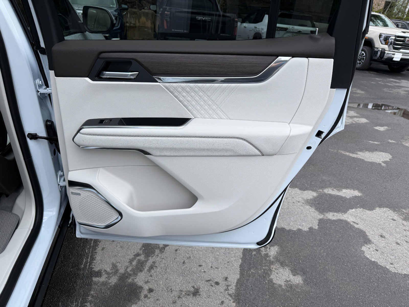 New 2026 GMC Acadia Denali w/ Super Cruise Package image 23