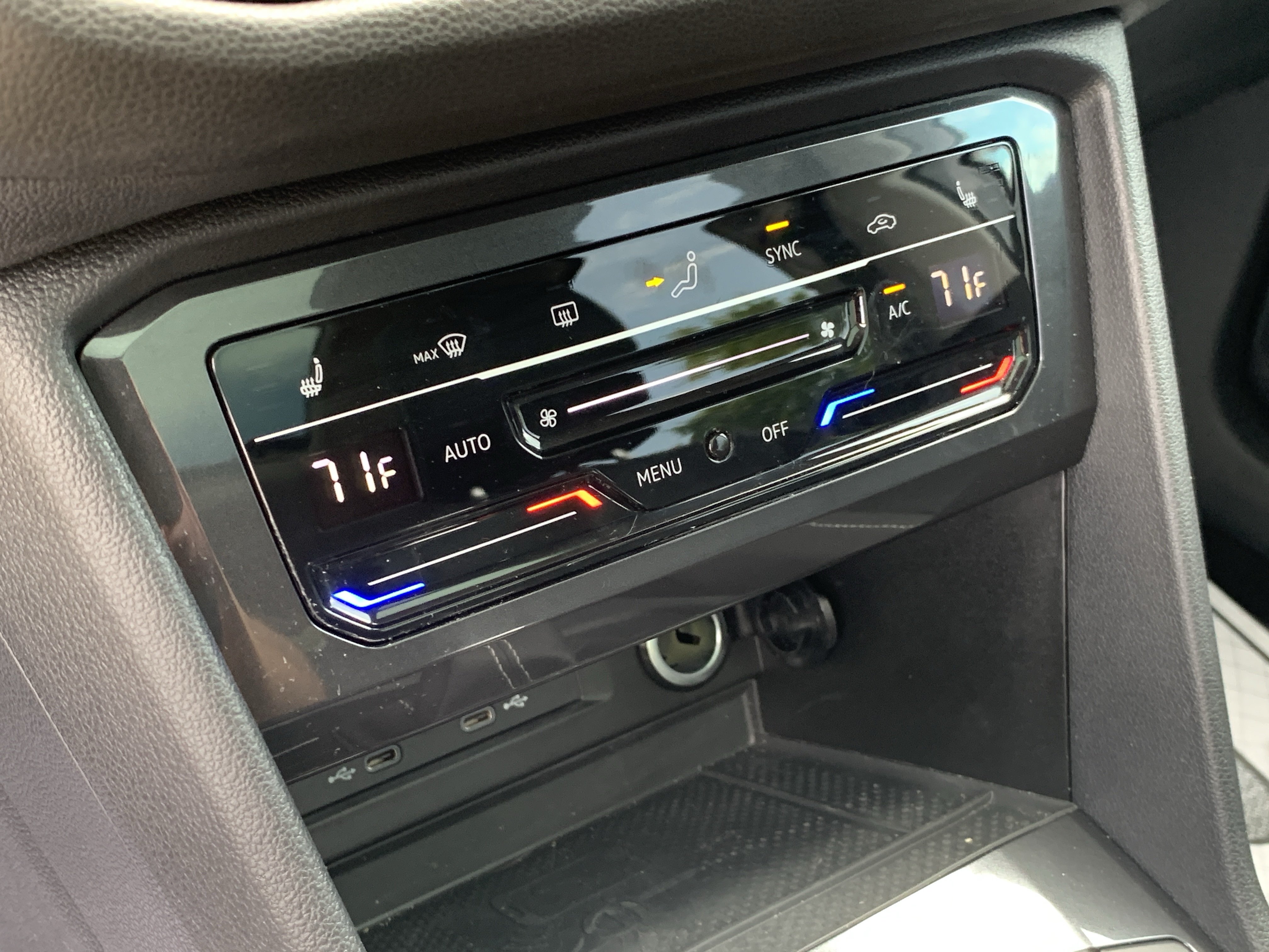Used 2023 Volkswagen Tiguan SE w/ Panoramic Sunroof Package FWD image 21