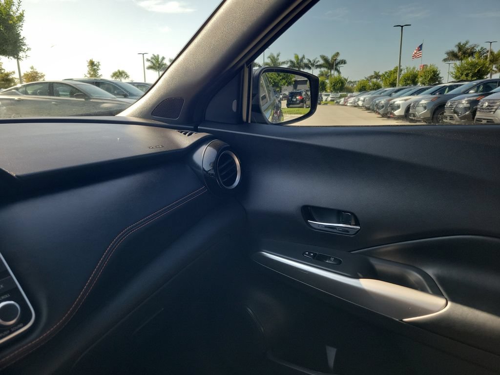Used 2019 Nissan Kicks SR w/ SR Premium Package FWD image 28