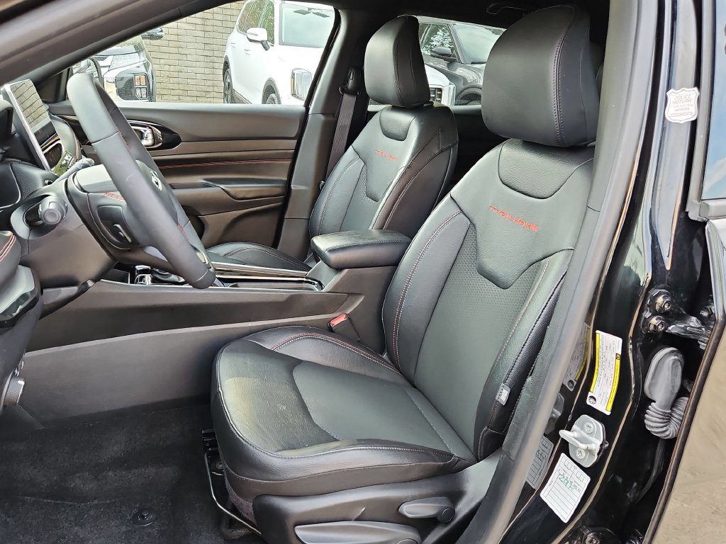 Used 2025 Jeep Compass Trailhawk AWD/4WD image 22