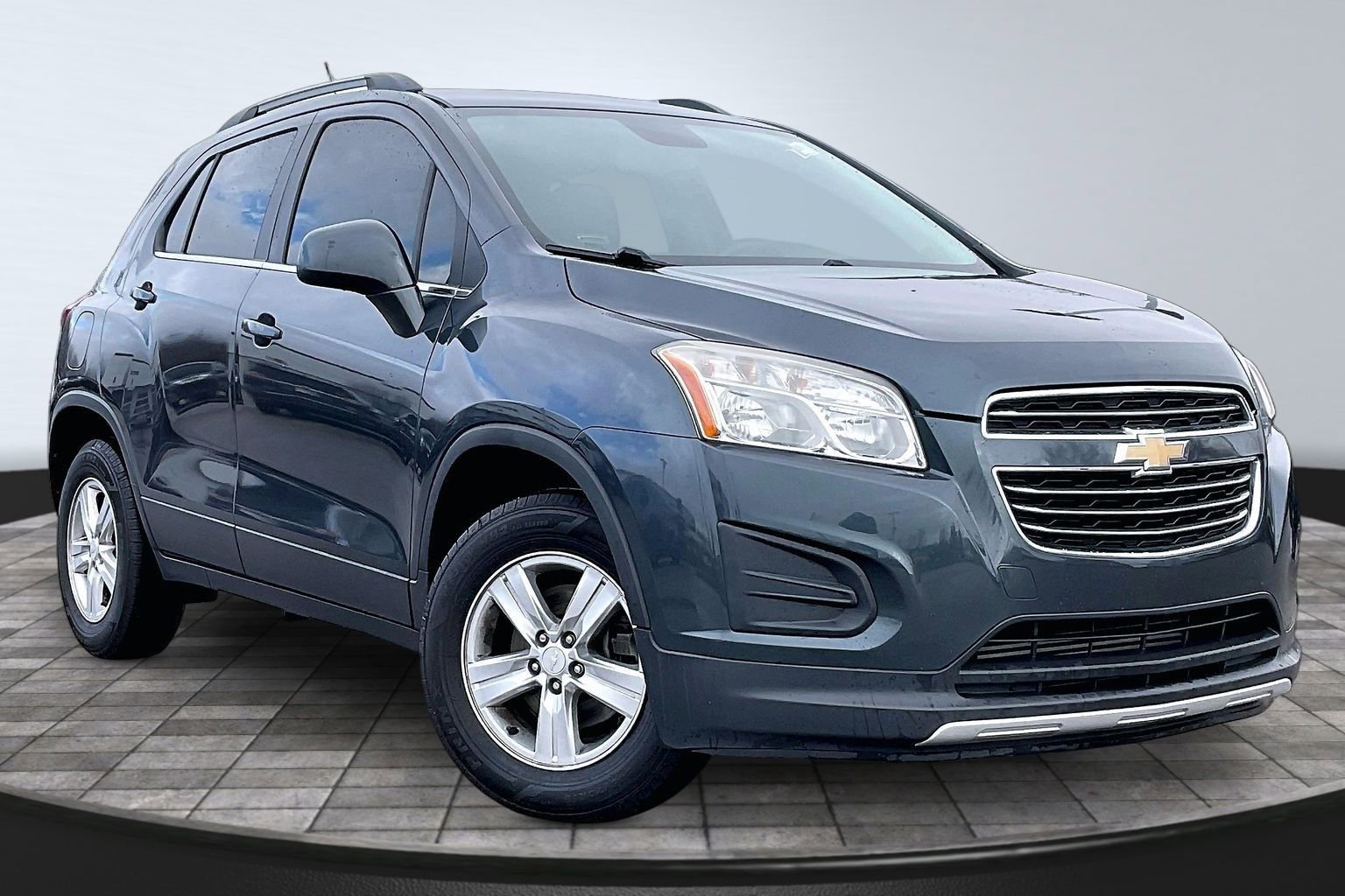 Used 2016 Chevrolet Trax LT w/ LT Sun and Sound Package image 10