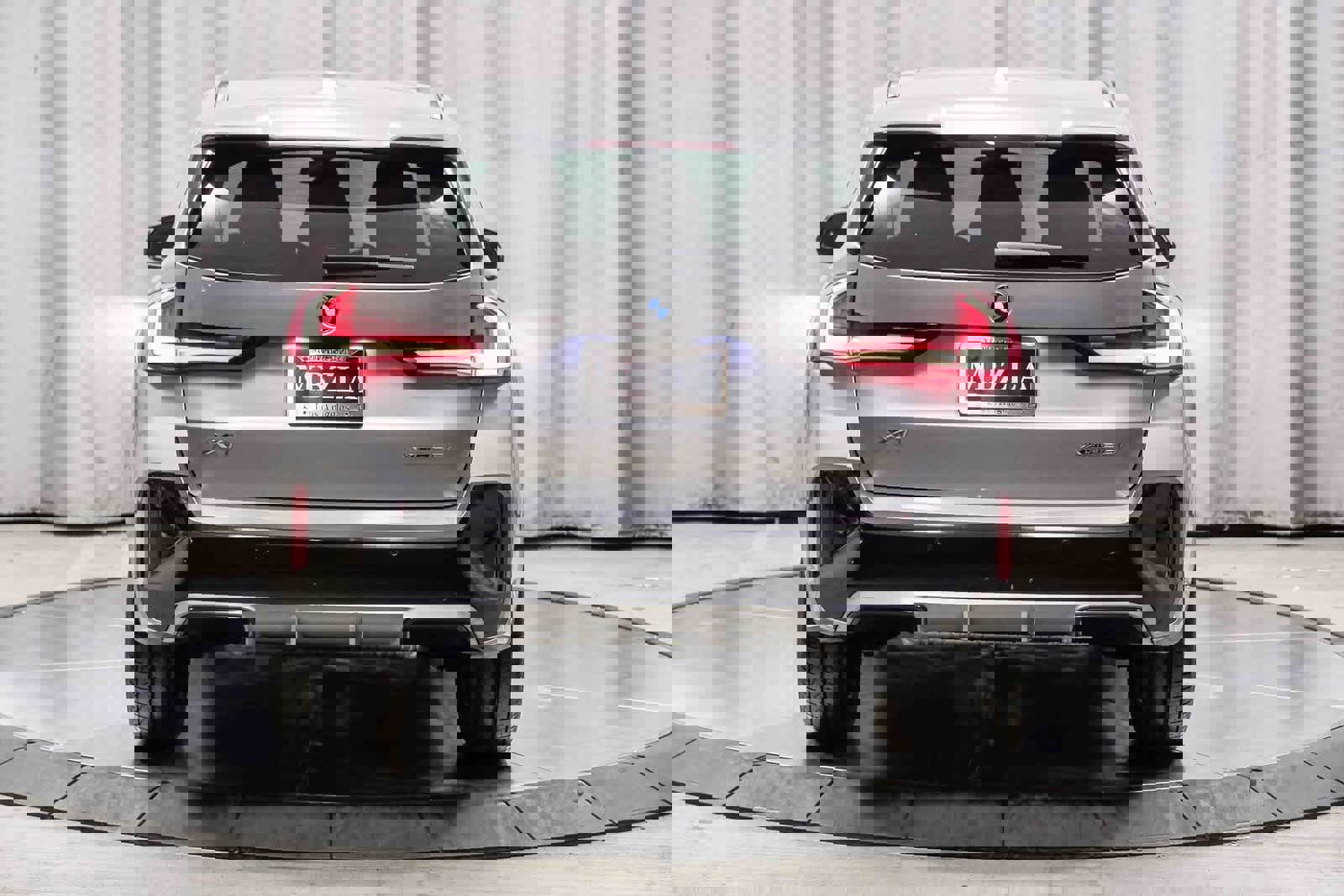 Used 2023 BMW X1 xDrive28i w/ M Sport Package image 3