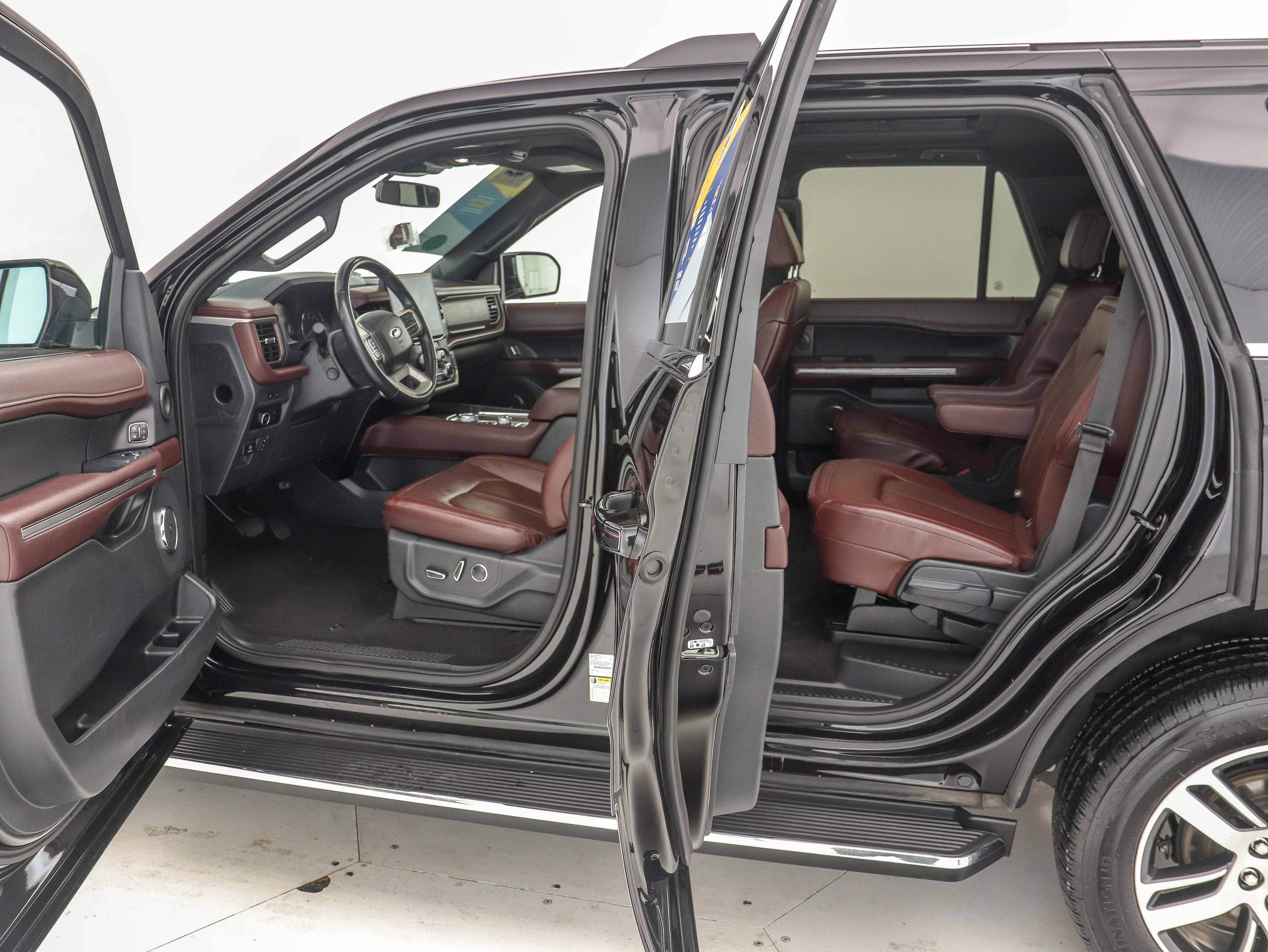 Used 2023 Ford Expedition Limited image 19