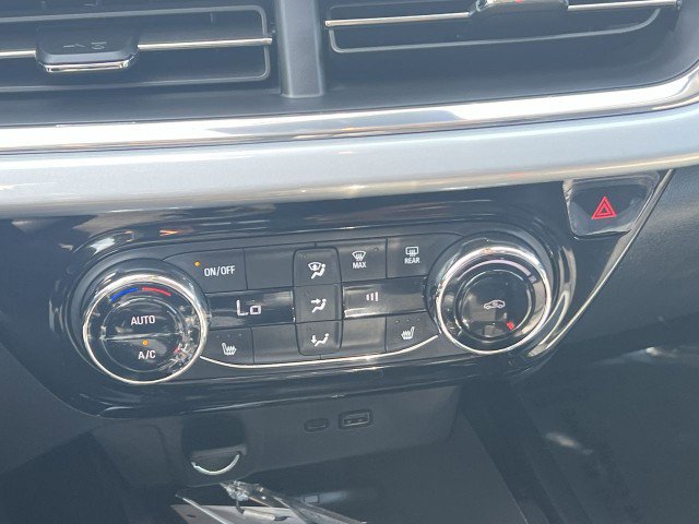 Used 2025 Chevrolet Trax LT w/ Driver Confidence Package image 17