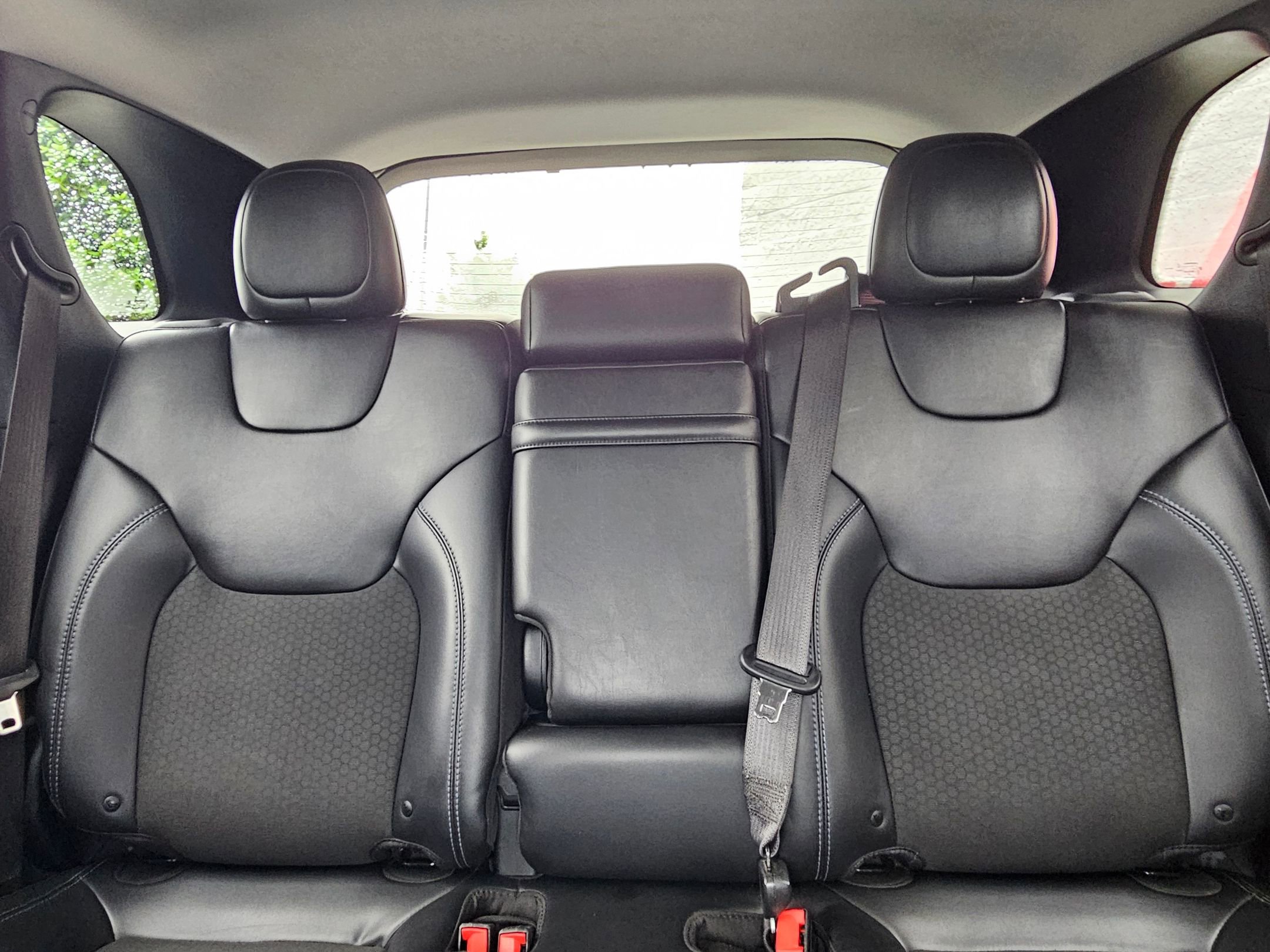 Used 2019 Jeep Cherokee Latitude Plus FWD image 26