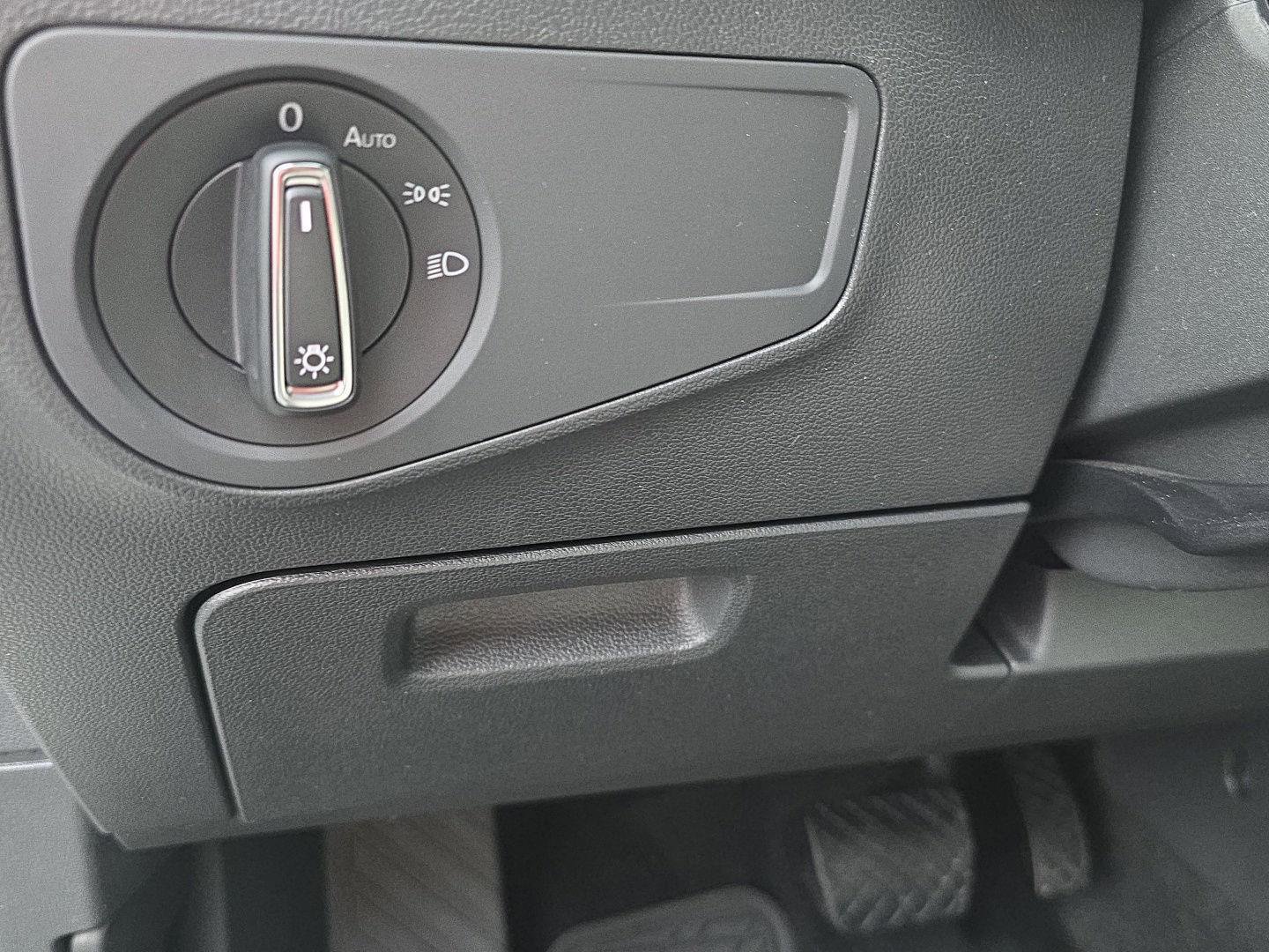 Used 2020 Volkswagen Tiguan SE image 16