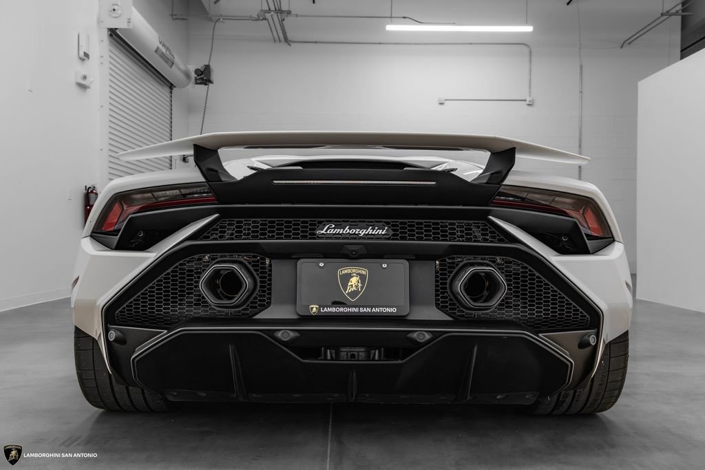 Used 2023 Lamborghini Huracan Tecnica image 19