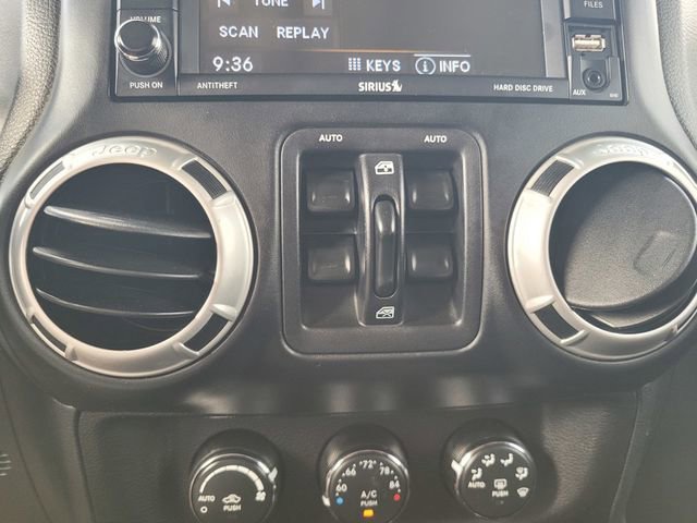 Used 2017 Jeep Wrangler Unlimited Rubicon w/ Connectivity Group AWD/4WD image 23
