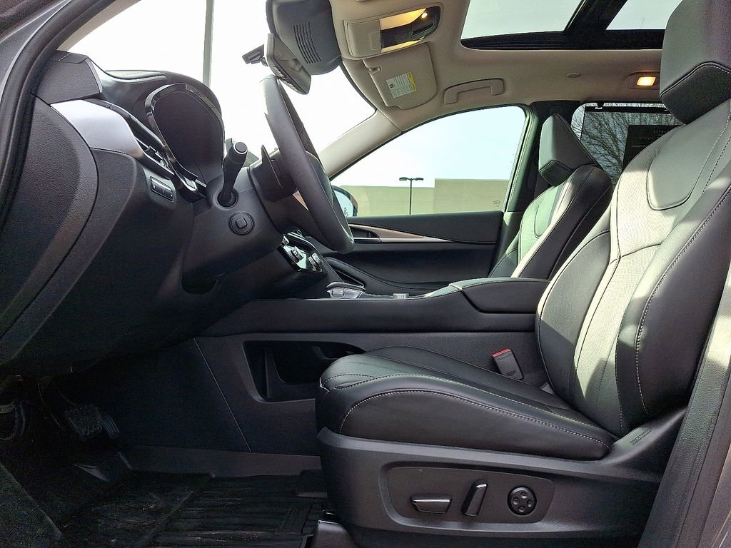 Used 2025 INFINITI QX60 Luxe w/ Vision Package image 14