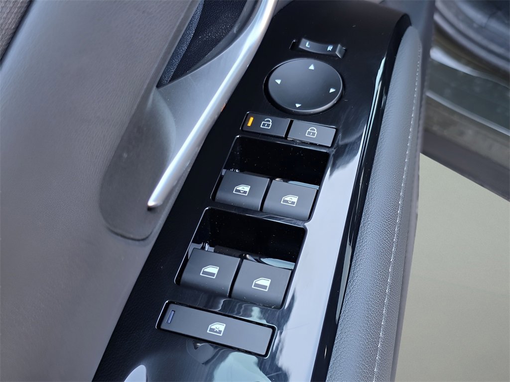 Used 2025 Hyundai Santa Cruz Limited image 18