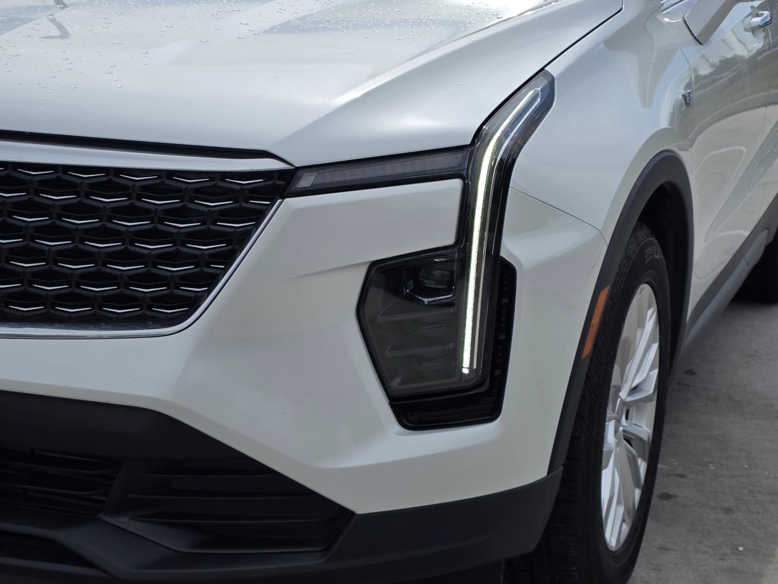 Certified 2024 Cadillac XT4 Luxury w/ Cold Weather Package FWD image 9