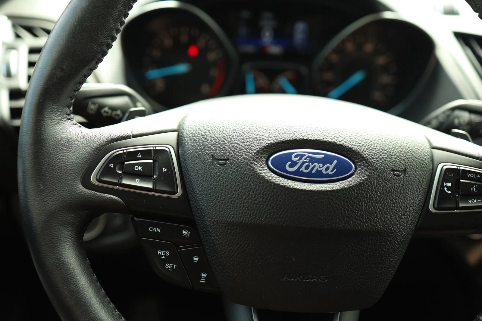 Used 2018 Ford Escape Titanium w/ Ford Safe & Smart Package FWD image 18