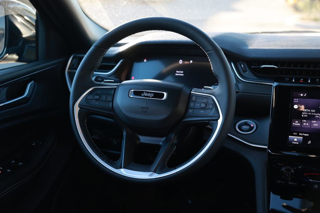 New 2025 Jeep Grand Cherokee Altitude image 22