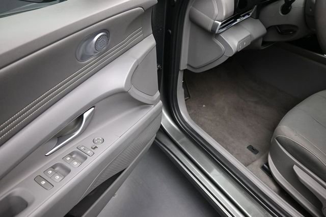 Used 2025 Hyundai Elantra SEL FWD image 14