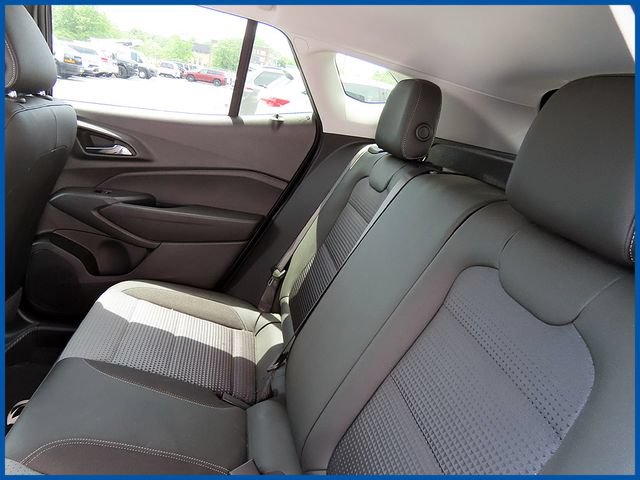 Used 2025 Chevrolet Trax LT FWD image 10