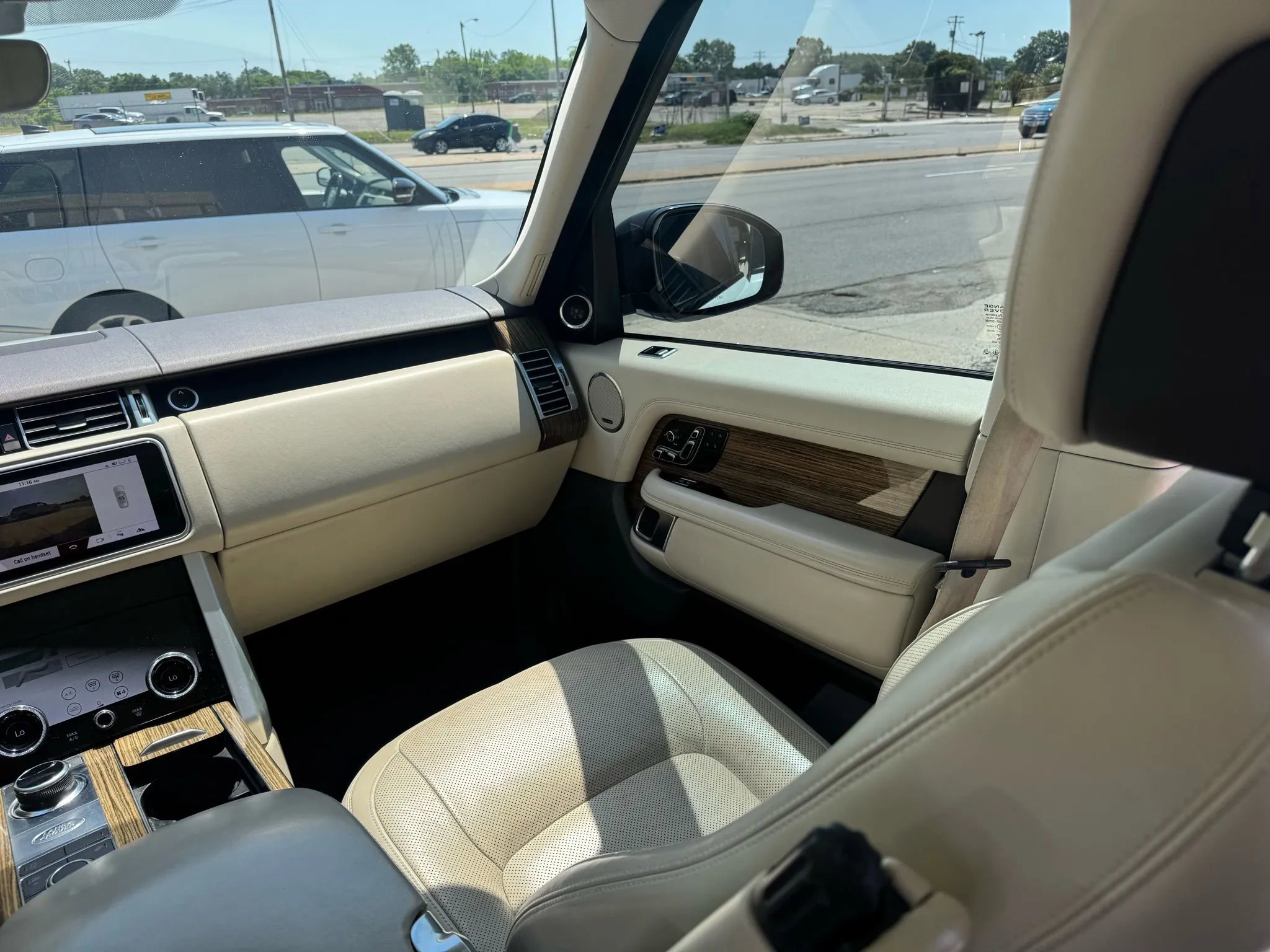 Used 2019 Land Rover Range Rover HSE image 14