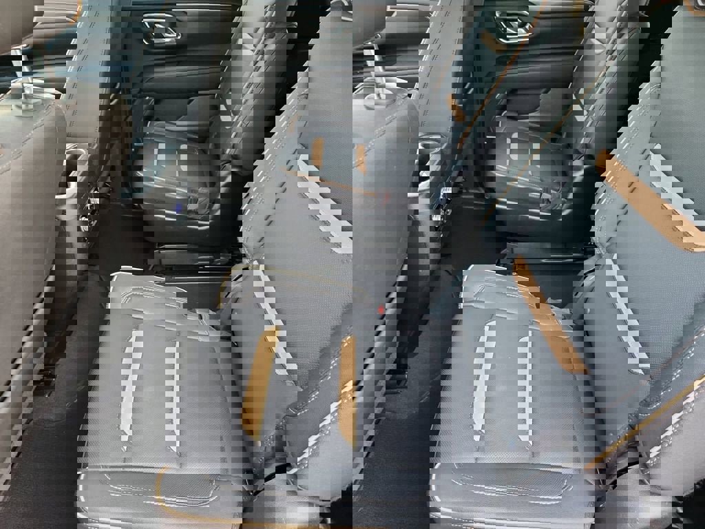 Used 2023 GMC Yukon AT4 w/ AT4 Premium Package image 13