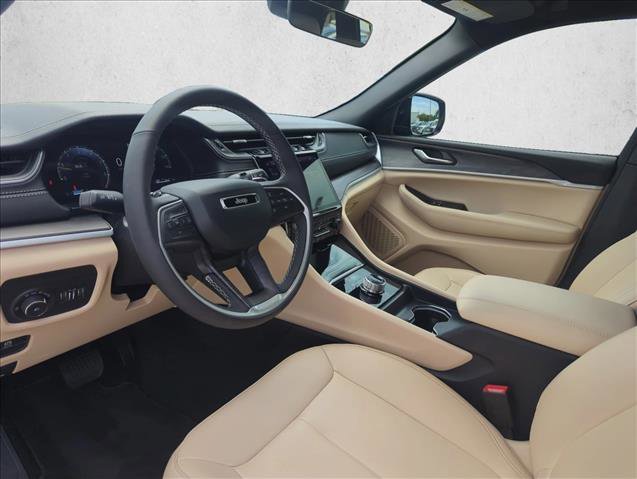 Used 2025 Jeep Grand Cherokee Limited RWD image 8