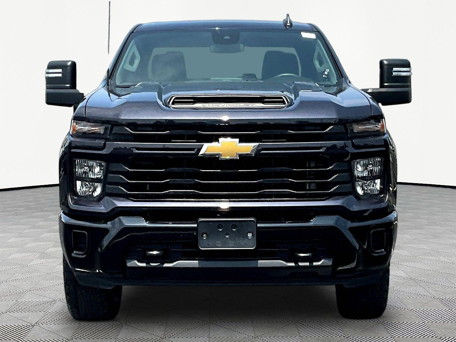 Used 2024 Chevrolet Silverado 2500 Custom AWD/4WD image 2