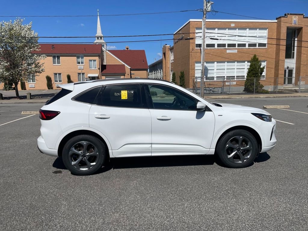 Used 2023 Ford Escape ST-Line Select AWD/4WD image 4