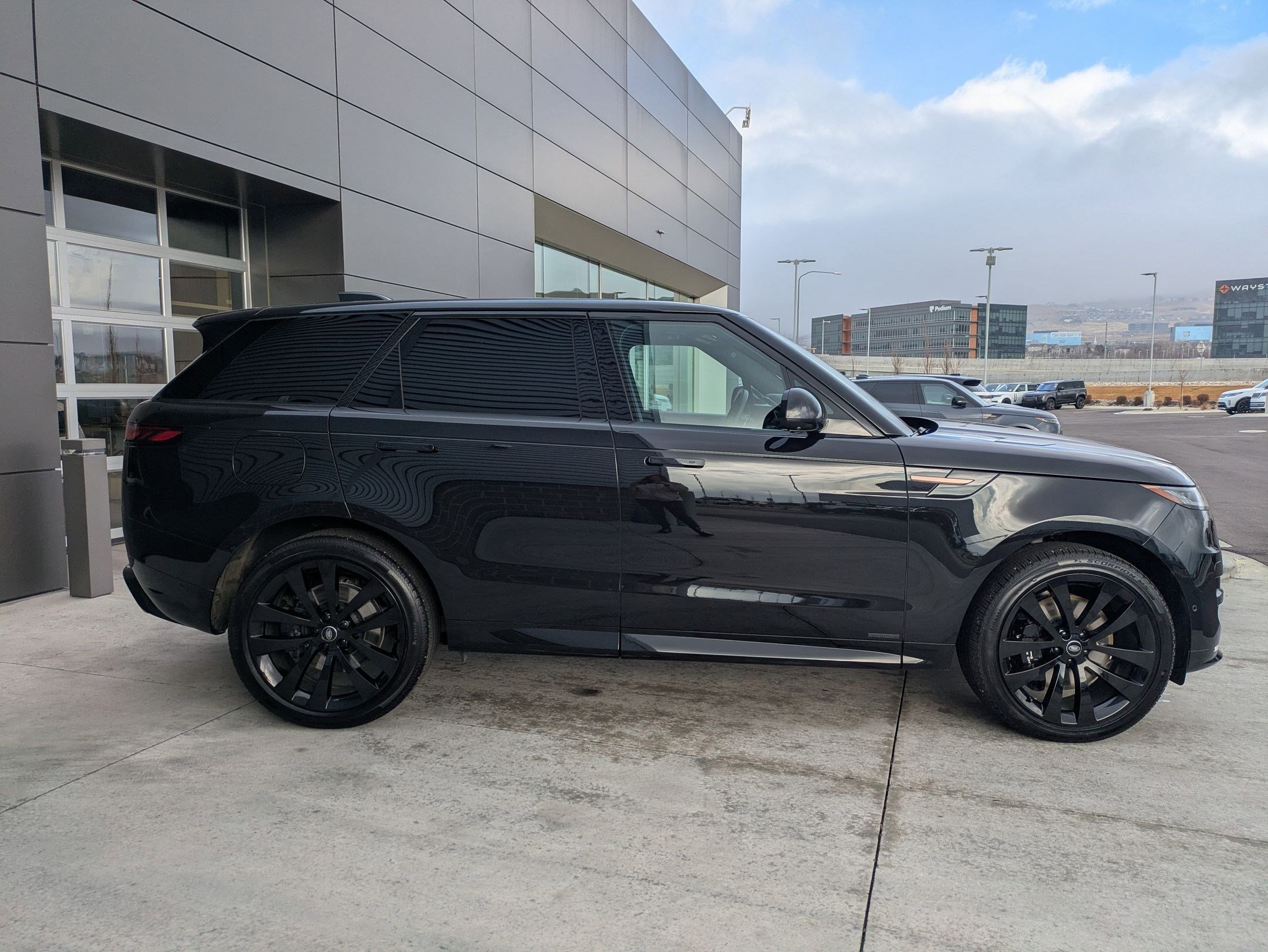 Used 2025 Land Rover Range Rover Sport Autobiography image 5