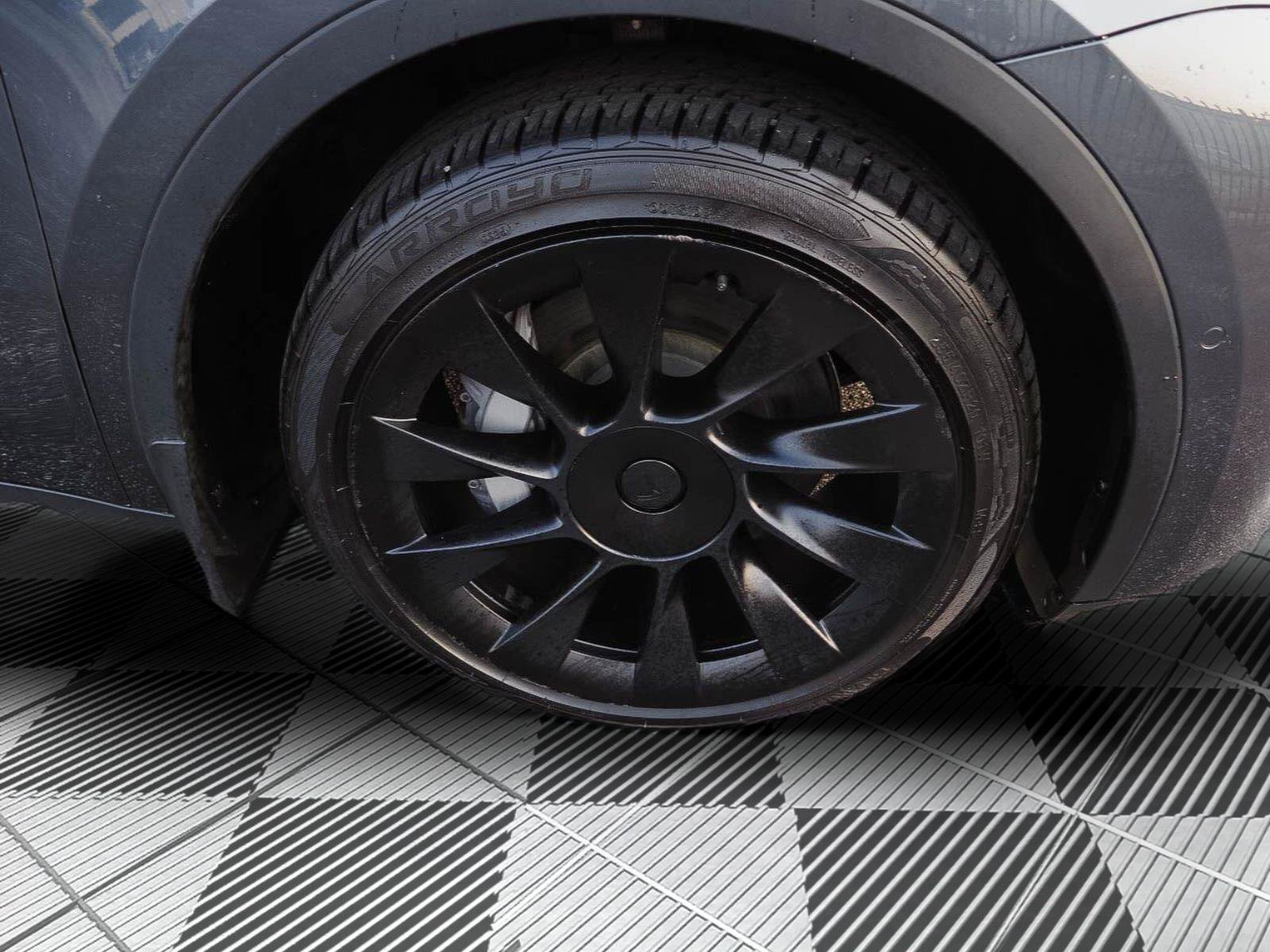 Used 2022 Tesla Model Y Long Range AWD/4WD image 32