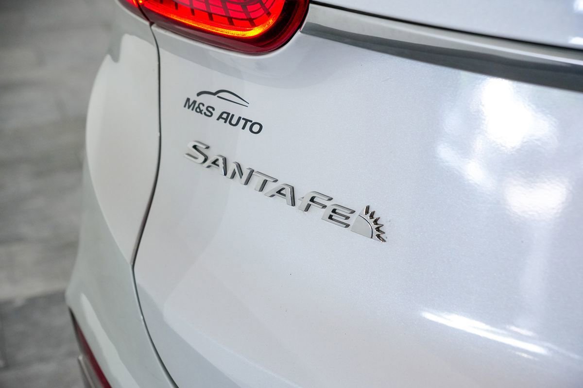 Used 2019 Hyundai Santa Fe Limited FWD image 12