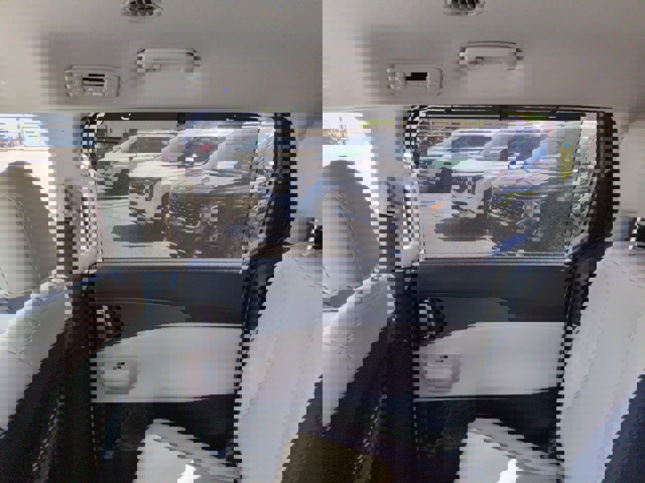 New 2026 Kia Carnival EX image 33