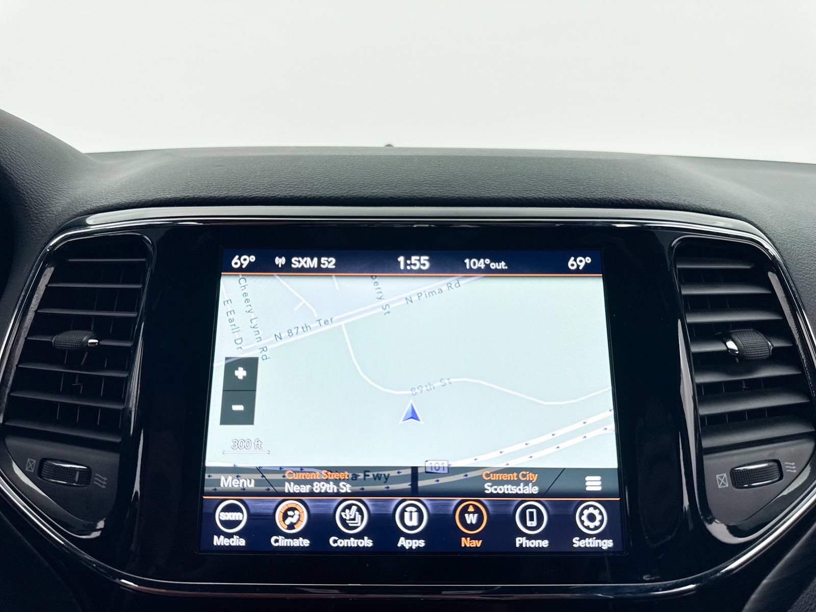 Used 2021 Jeep Grand Cherokee Laredo X AWD/4WD image 4
