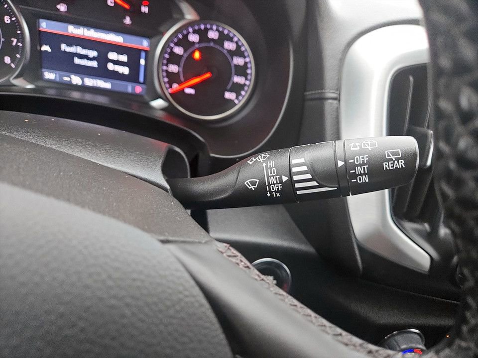 Used 2024 GMC Terrain SLT image 17