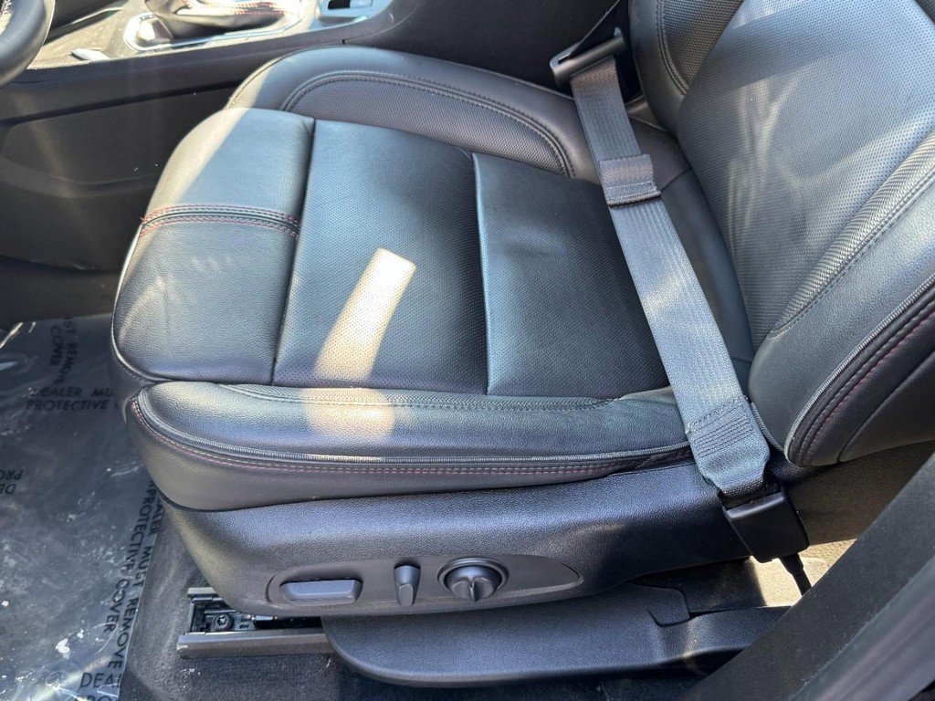 Used 2023 Chevrolet Traverse RS image 23