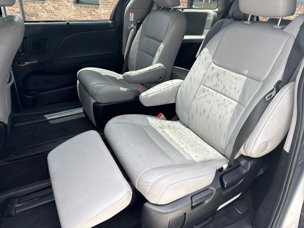 Used 2016 Toyota Sienna Limited Premium FWD image 40