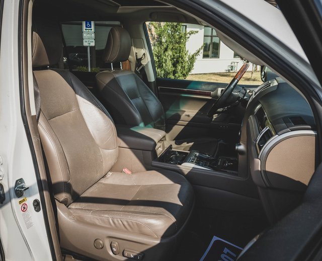 Used 2013 Lexus GX 460 image 35