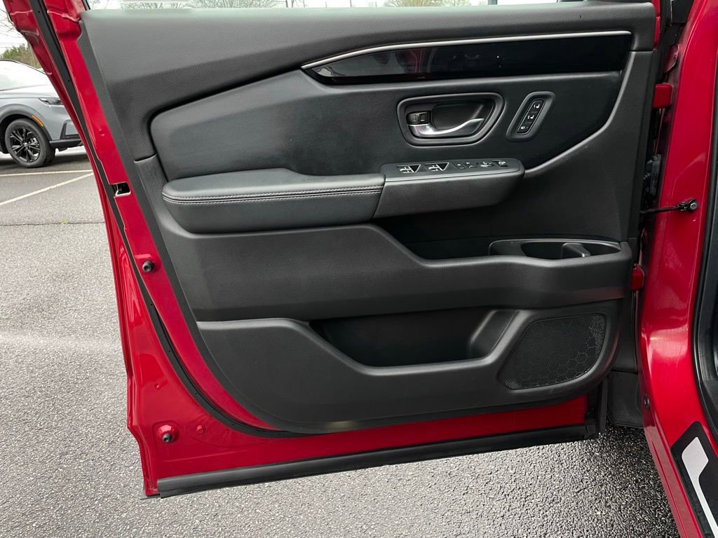 Certified 2025 Honda Pilot Touring image 24