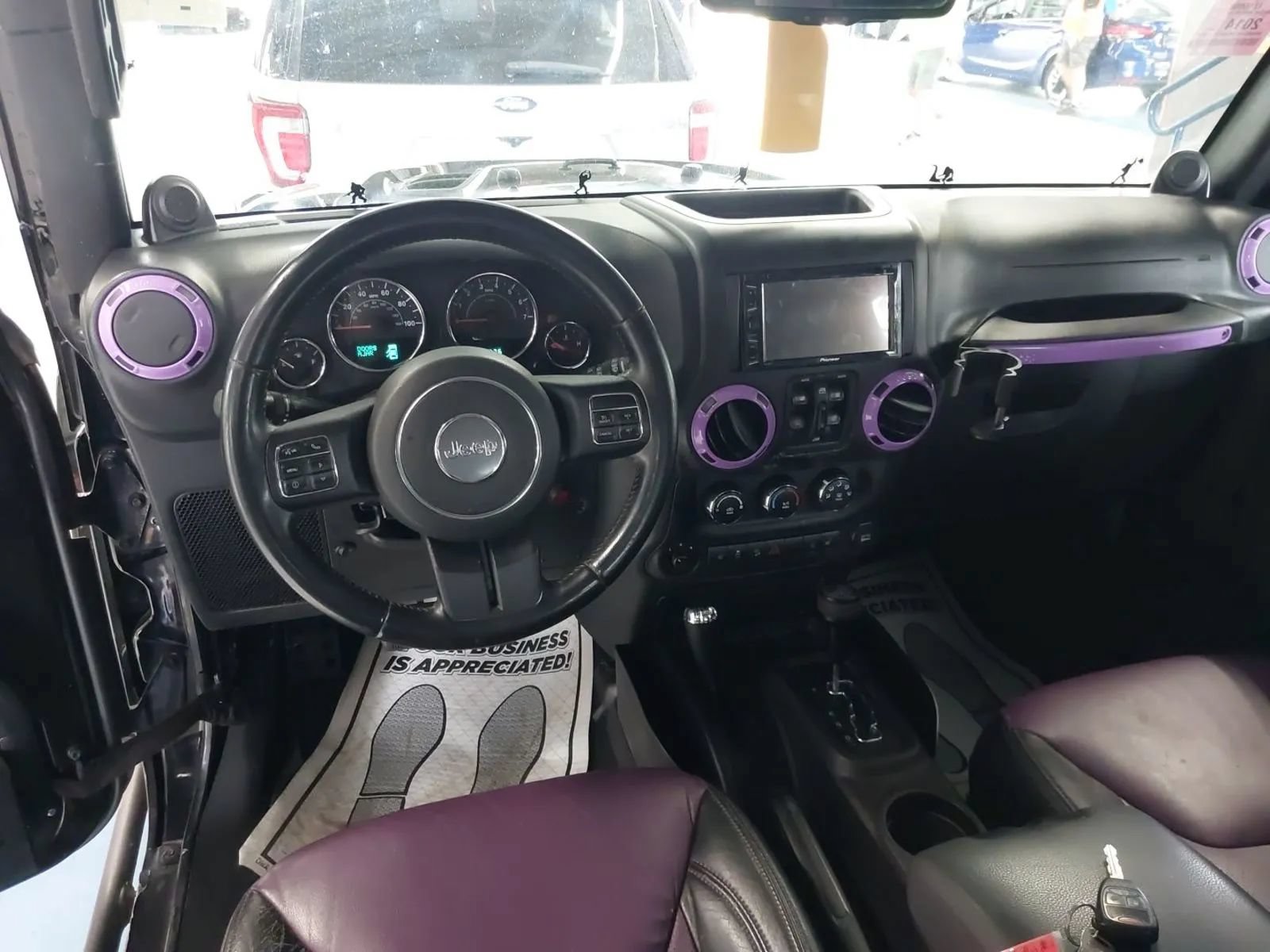Used 2014 Jeep Wrangler Unlimited Sahara w/ Connectivity Group AWD/4WD image 16