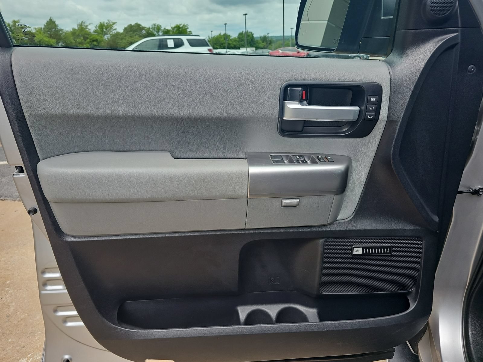 Used 2018 Toyota Sequoia Limited w/ Safety & Convenience Package AWD/4WD image 10