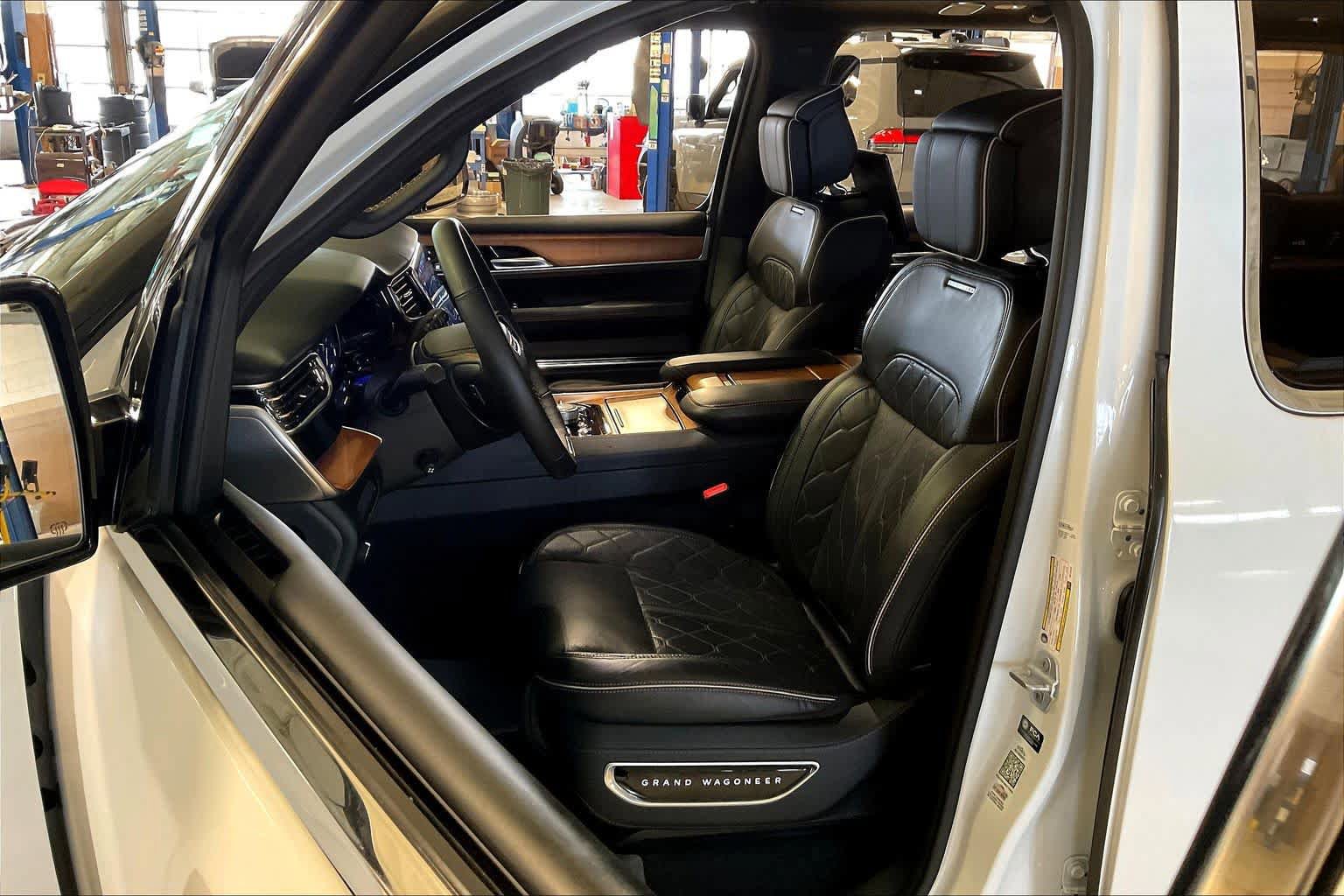 Used 2024 Jeep Grand Wagoneer Series III w/ Rear Seat Video Group 1 AWD/4WD image 7