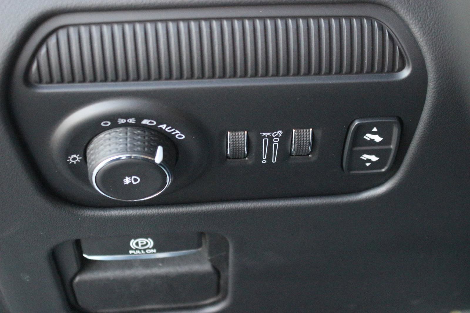 Used 2024 Jeep Grand Wagoneer L Series III image 35