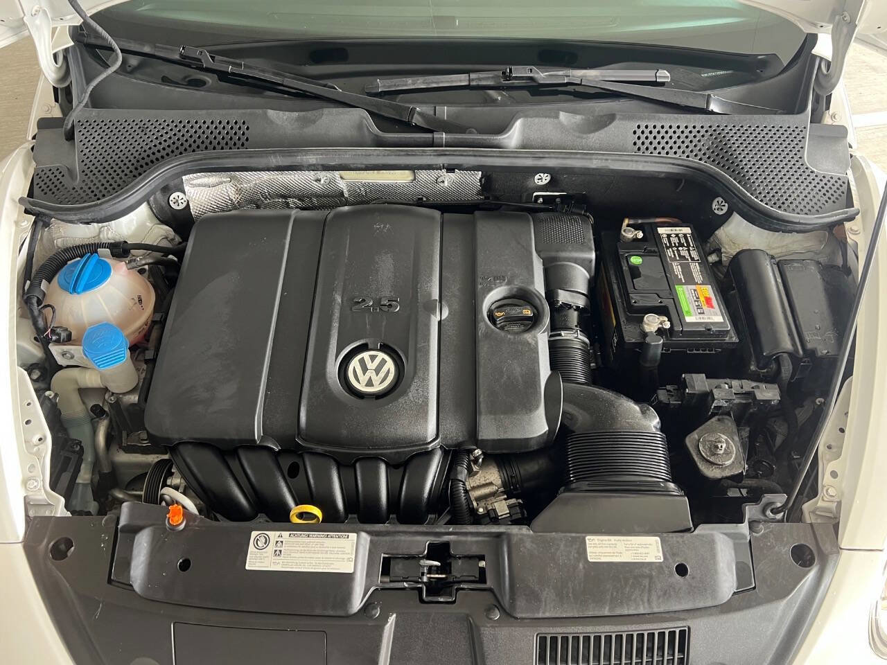 Used 2013 Volkswagen Beetle 2.5 image 30