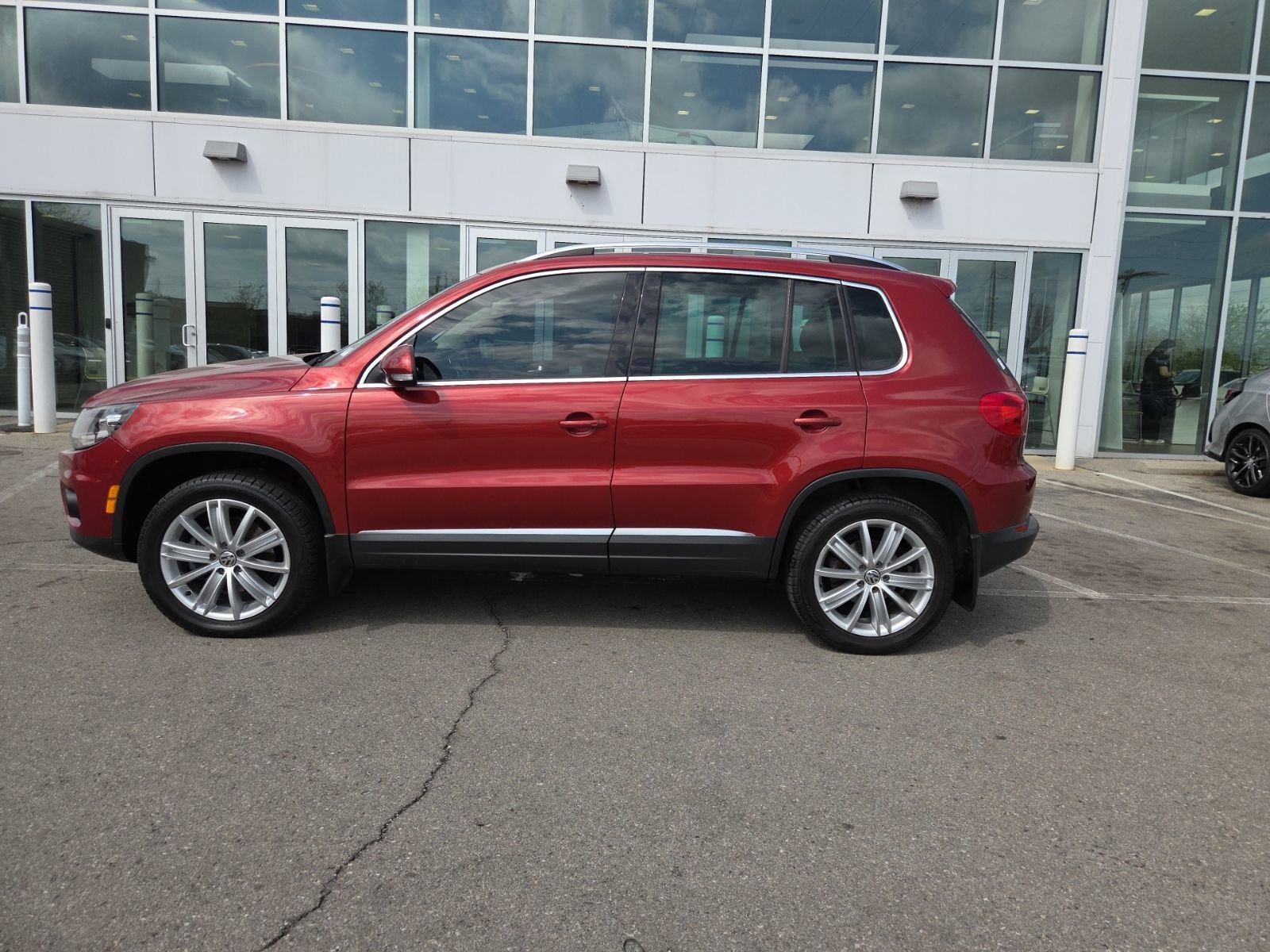 Used 2016 Volkswagen Tiguan SE image 12