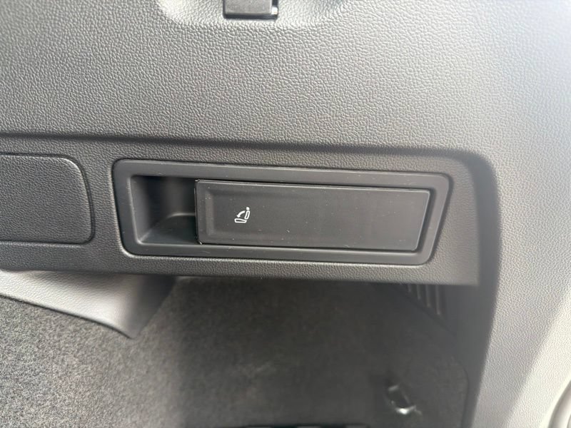 Used 2024 Volkswagen Tiguan SE AWD/4WD image 15