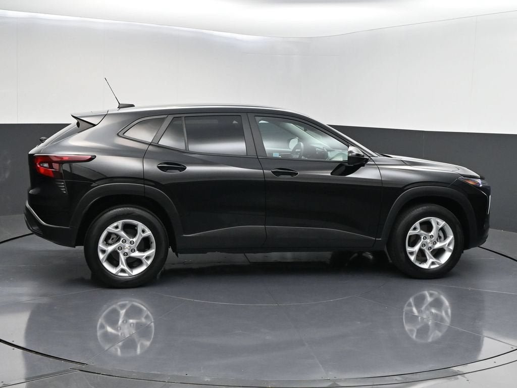 Certified 2025 Chevrolet Trax LS w/ LS Convenience Package FWD image 8