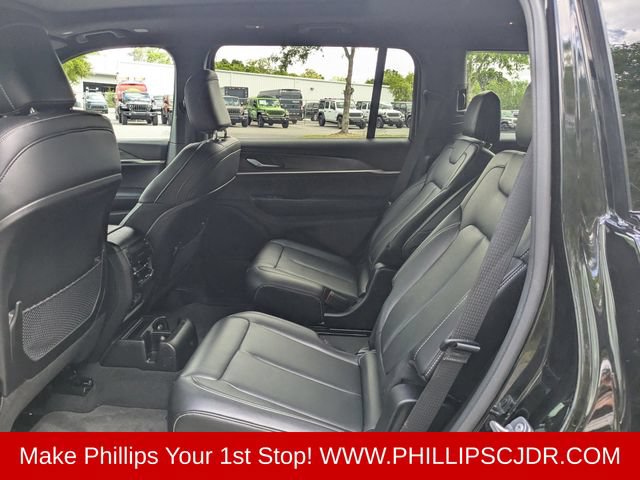 Used 2024 Jeep Grand Cherokee L Limited w/ Black Appearance Package AWD/4WD image 12