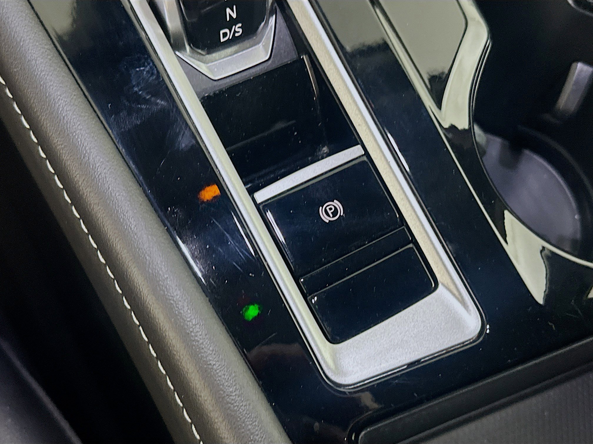 Used 2025 Volkswagen Atlas SE image 26