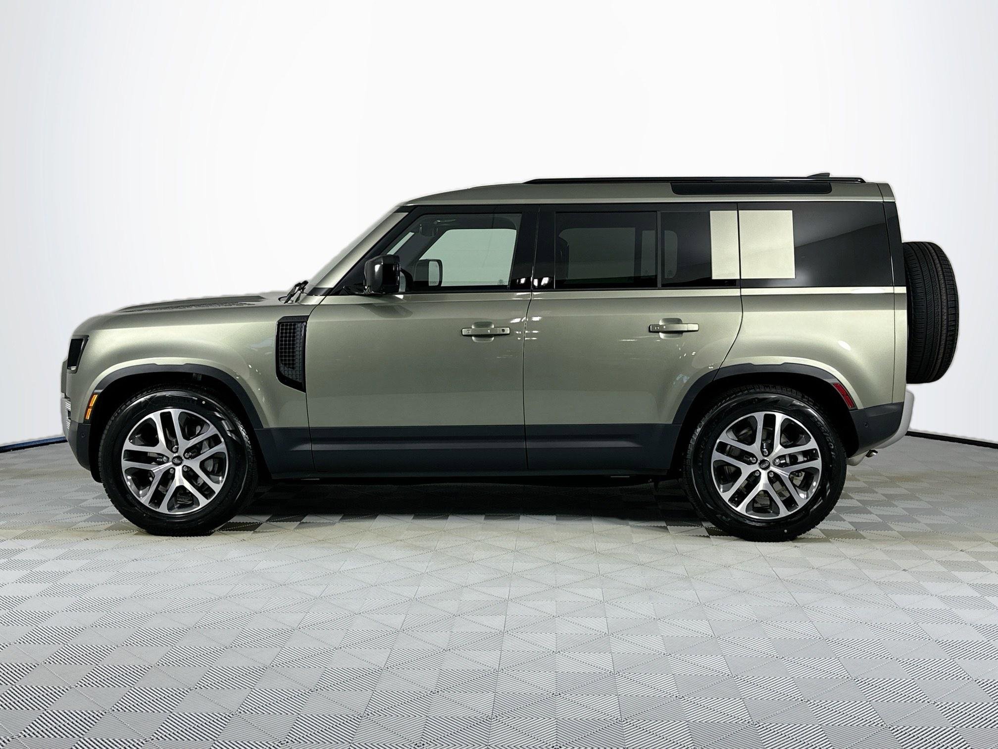 Used 2025 Land Rover Defender 110 S image 8